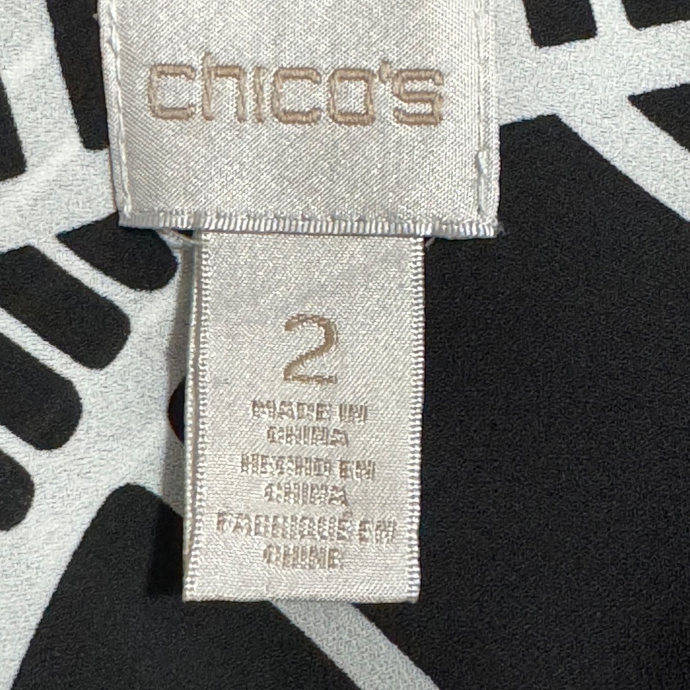 Chico’s Black & White Geometric Print Top - Picture 6 of 7